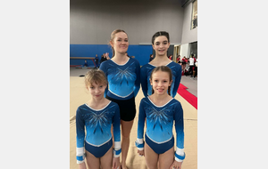 Equipe 1 10 ans et plus : Eoline, Maelys, Julia et Lise