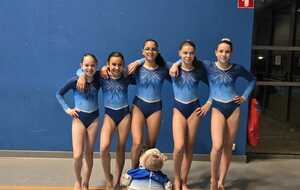 Philaé, Louna, Doha, Teana et Clémence accompagnées de la Mascotte!