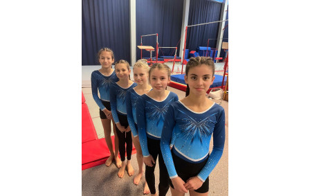 Equipe 10/13 ans : Nina, Camille, Mathilda, Scarlett et Sofia