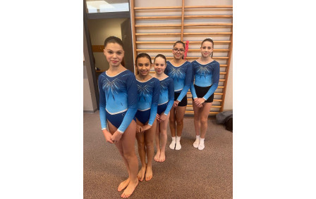 Equipe 12/15 : Teana, Louna, Philaé, Doha et Clémence